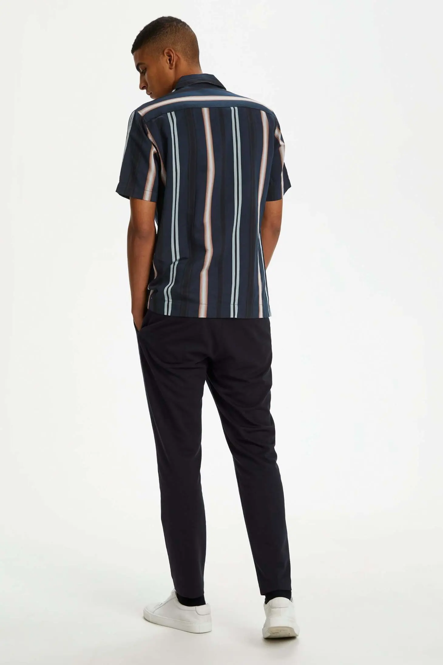Рубашка приталенная мужская