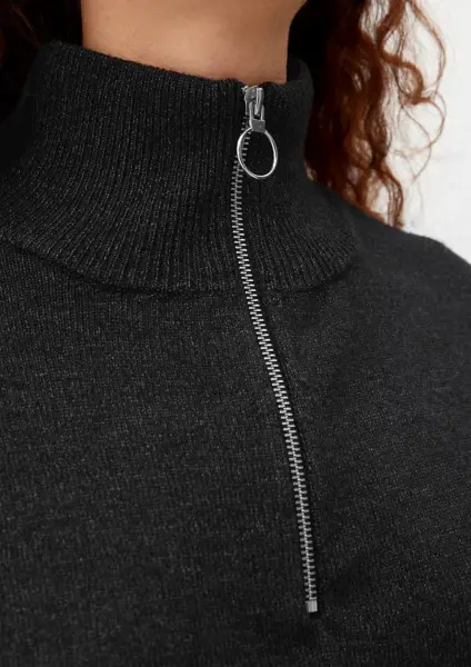 Свитер женский