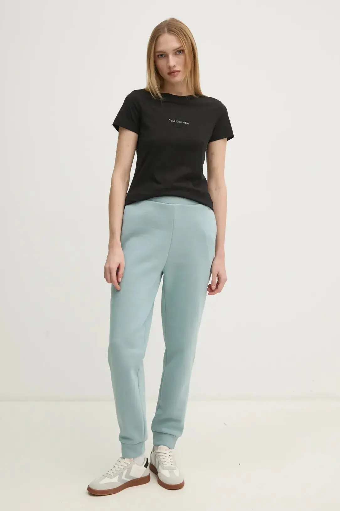 Футболка женская